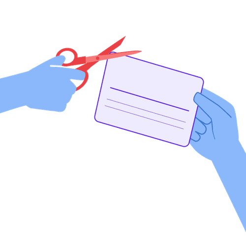 Zwei Hände, die mit einer Schere eine Karte ausschneiden