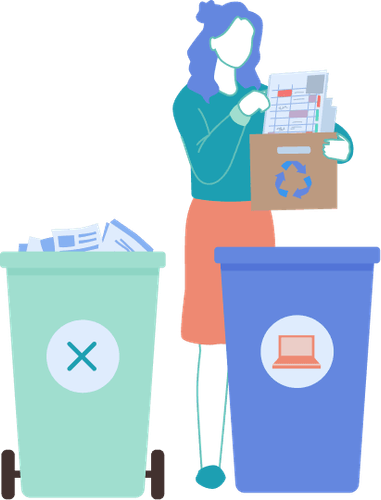 Eine Person steht mit einer gefüllten Kisten im Arm vor zwei Mülltonnen