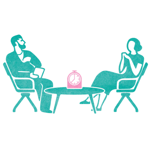 Zwei Personen, die sich an einem kleinen Tisch gegenüber sitzen